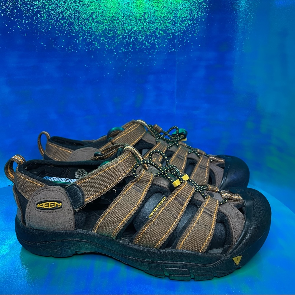 Keen Newport Hiking Trail Water Sandals Youth Sz 4 Waterproof